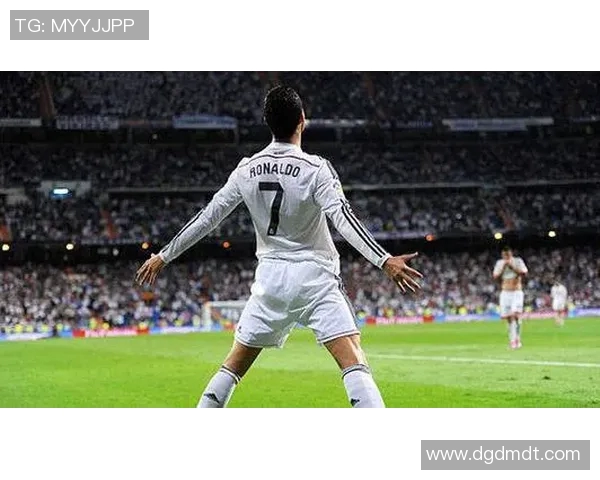 三连冠传奇球星的辉煌历程与不朽荣耀如何成就足球历史新篇章